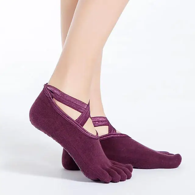 Manufacturer Custom Logo Fashion Female Grip Women Cotton Silicon Sports Fitness Yoga Anti-Slip Pilates Socks