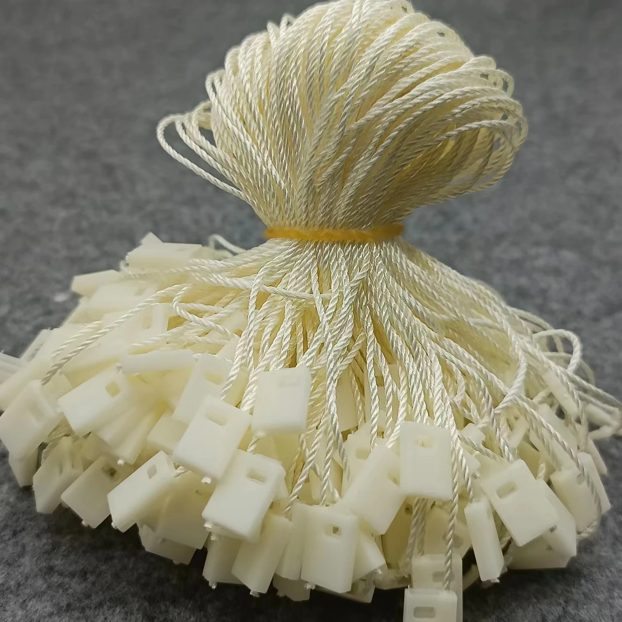 New hot fancy clothing clothing lock chain seal socks hang label paper customer logo printing