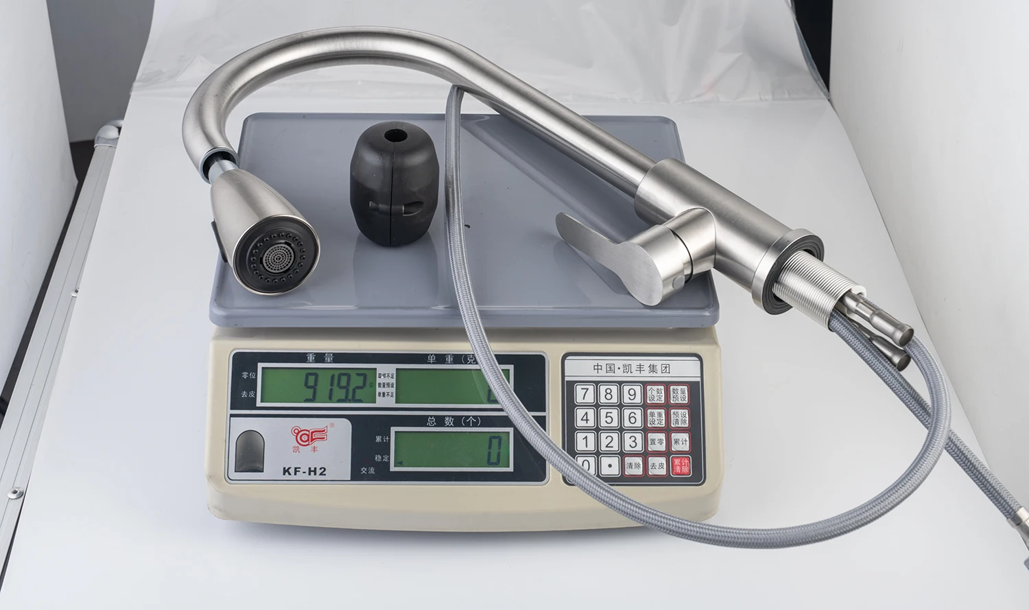 Смеситель кухонный на палубе