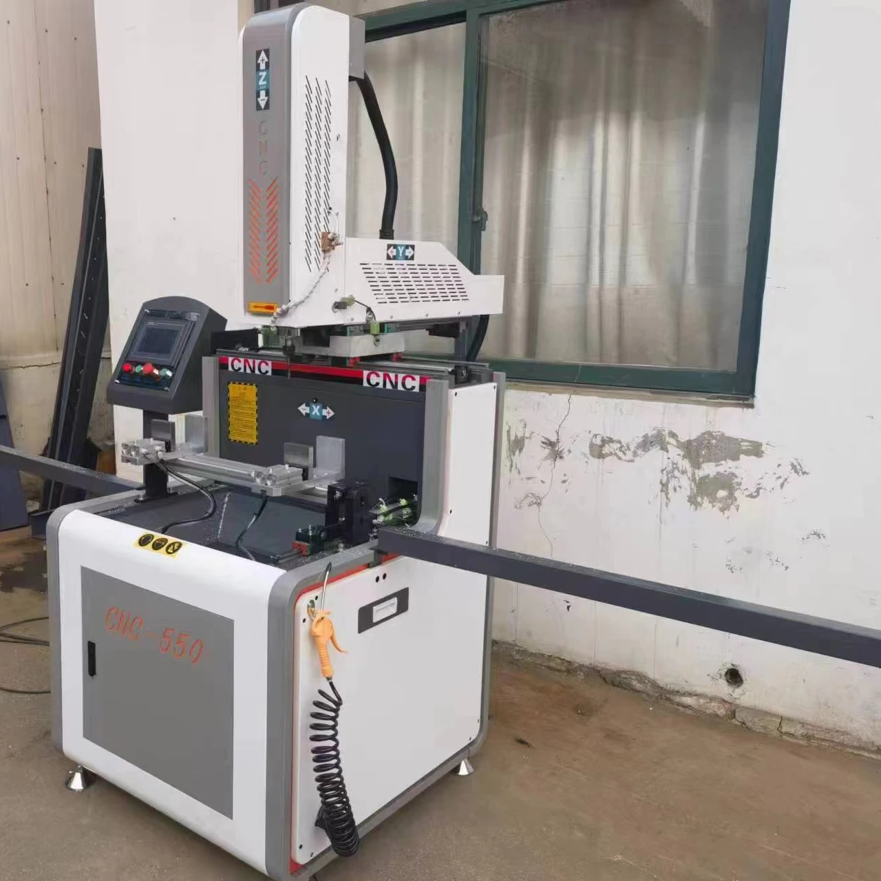 Aluminum/upvc/pvc Automatic Window and Door Profile CNC Door Lock Hole Drilling Milling Cutting Machine New Product 2020 300 2.8