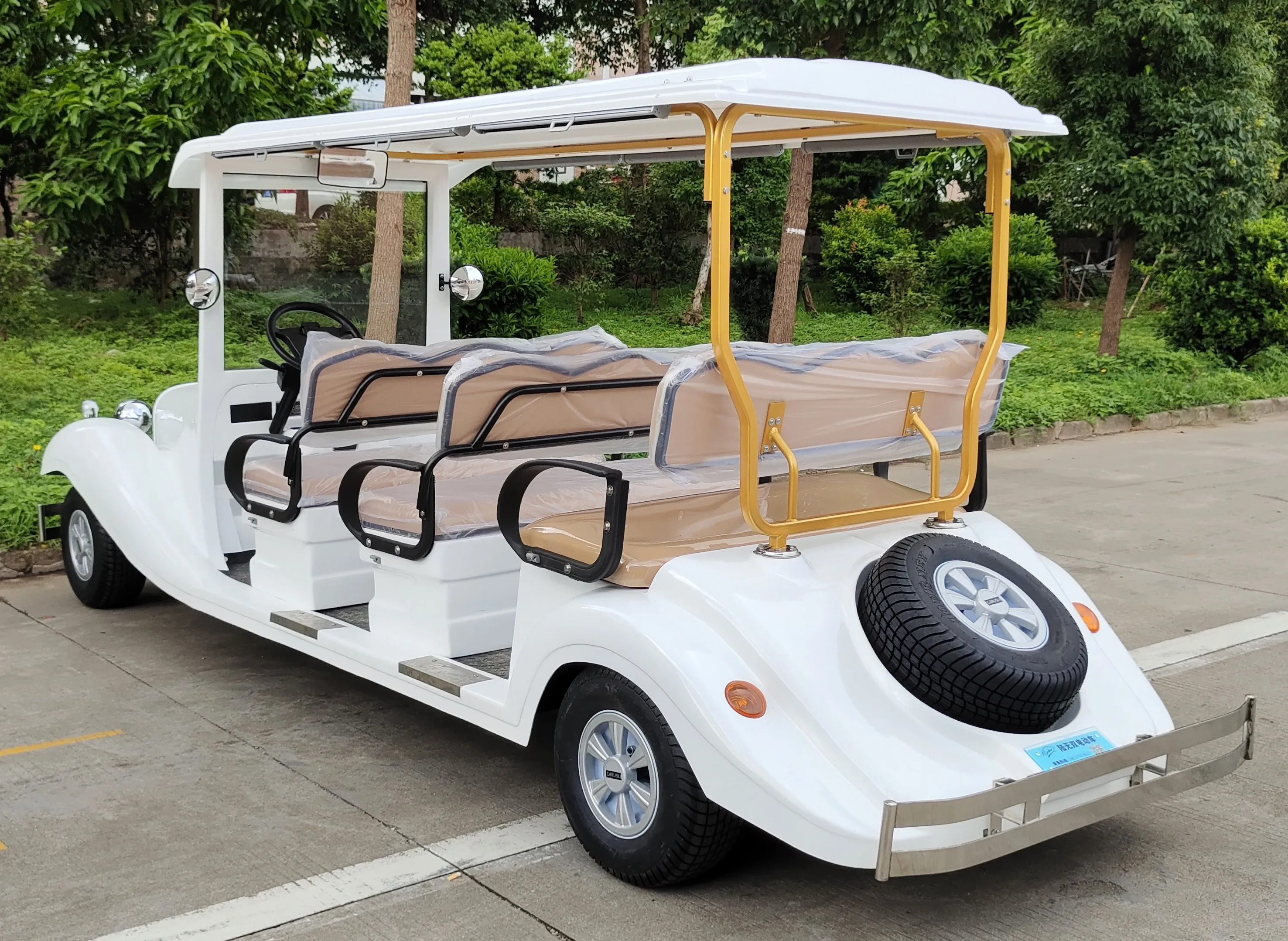 Personal luxury 6 passengers electric classic car retro electric car for sale