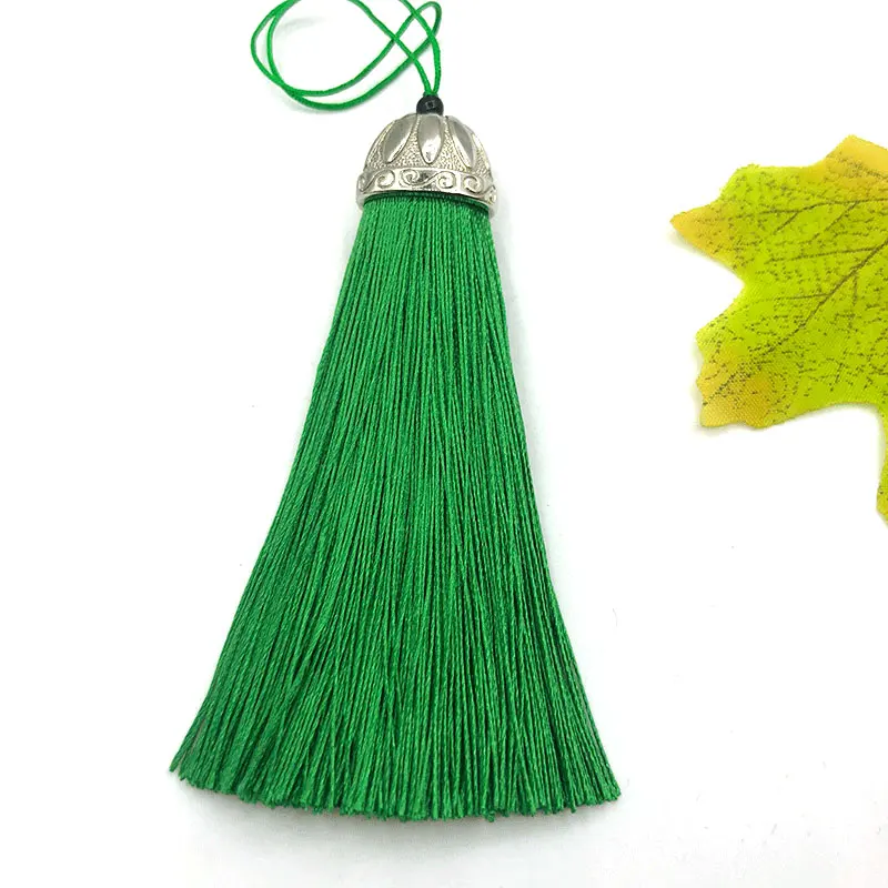 
Spot wholesale metal tassel exquisite hanging decorative keychain silk black bookmark tassel 