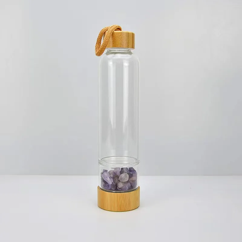 Оптовая продажа стеклянная бутылка для воды с бамбуковой крышкой натуральными кристаллами
