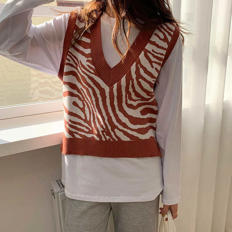 2022 Spring Fall Vest Zebra Striped V Neck Sleeveless Short Sweater Vests Women Korean Fashion Knitted Pullover Waistcoat Jumper