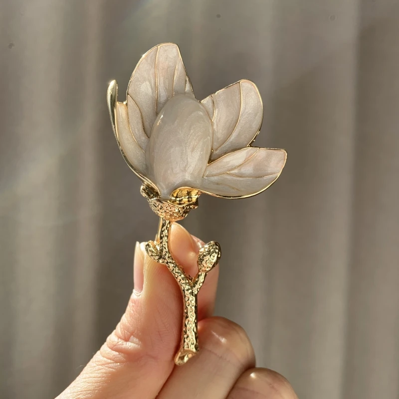 XILIANGFEIZI Factory Outlet Chinese Style Alloy White Dripping Oil High Quality Jewelry  Vintage Magnolia Flower Brooch