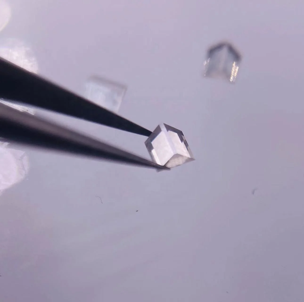 Single crystal Optical Prism CVD diamond 2x2x1mm for Optical Instruments