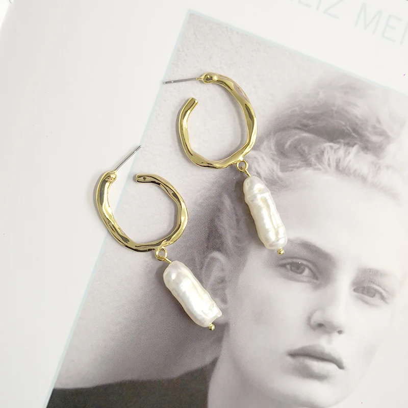 Нерегулярные пресноводный жемчуг серьги-кольца для женщин с геометрическим рисунком круг подвески небольшие серьги Huggie из золота 18 карат оптом ювелирные изделия из драгоценных металлов