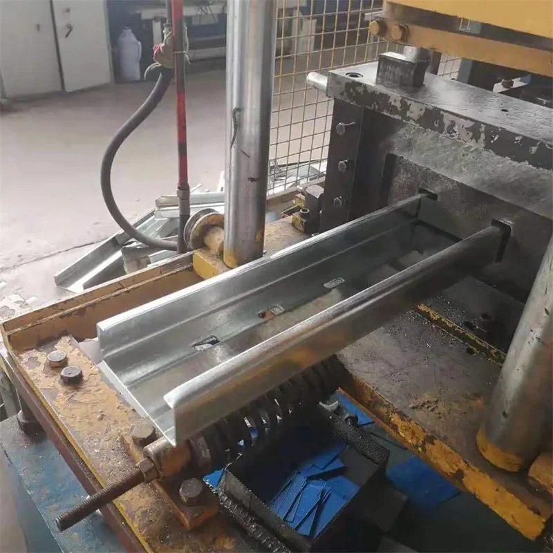 Building steel structure manufacturers produce cold-rolled c purlin channel