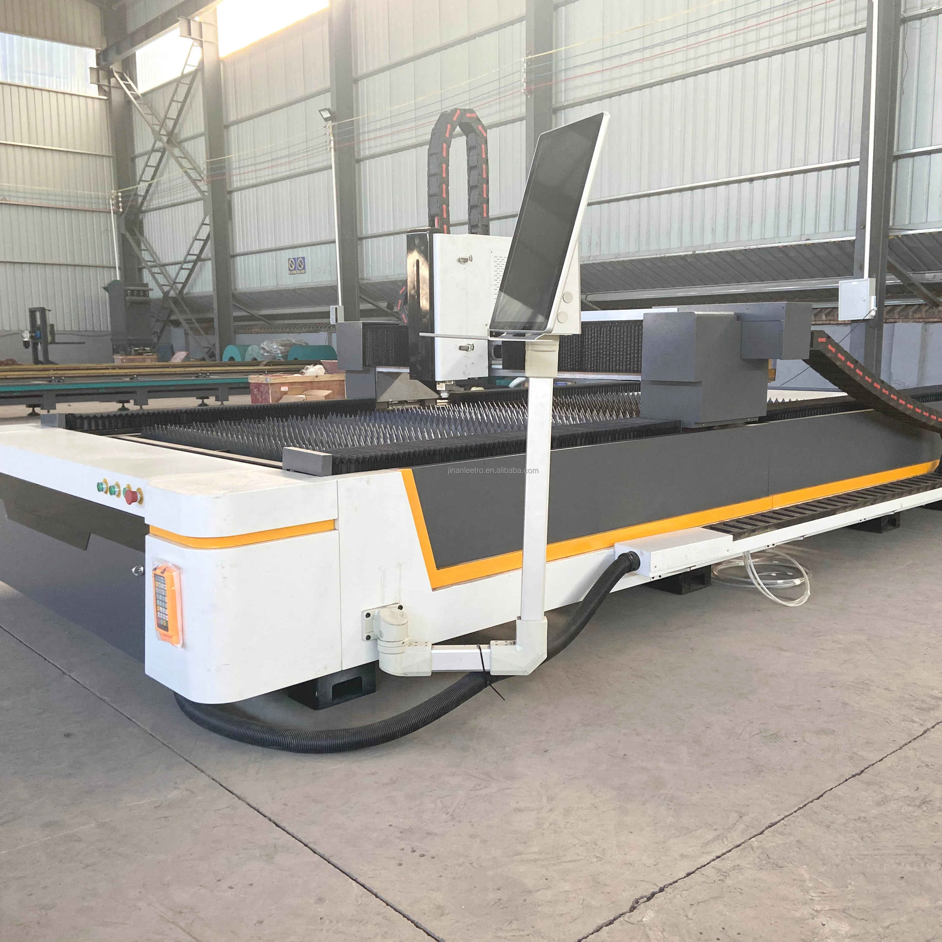 2000W Fiber Laser Cutter 1530 for Carbon/stainless steel cutting