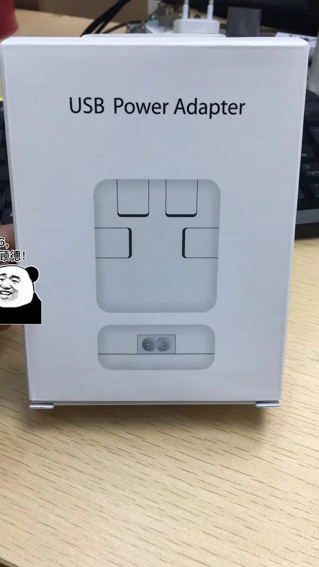 Инновационный адаптер питания для дорожного зарядного устройства с 4 USB-портами и держателем для телефона