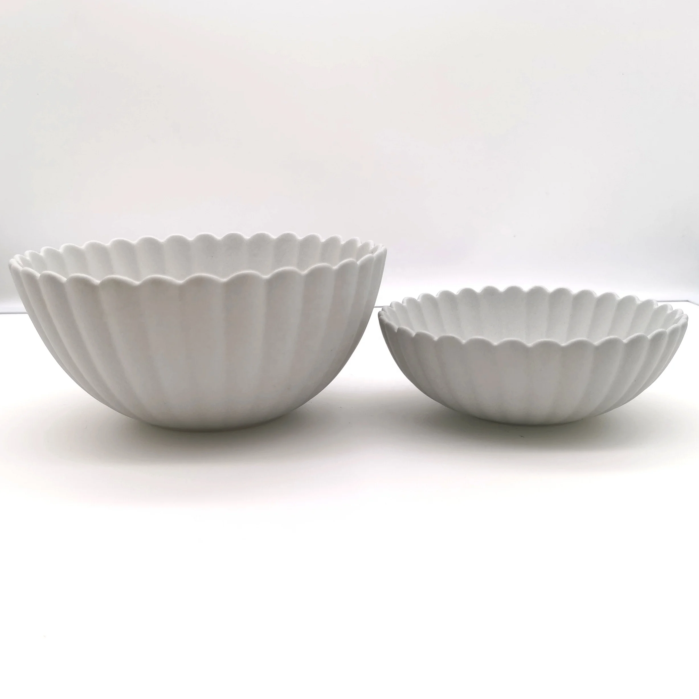 Japanese style durable fine porcelain dishes frosted scalloped dinner plates sets