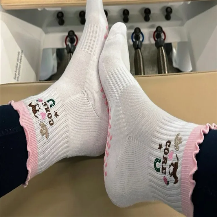 Soft Ruffled Pilates Socks For Women Non-Slip,Non-Slip Socks, Yoga, Gym,Training, Barre, Slippers Breathable, Soft Yoga Socks