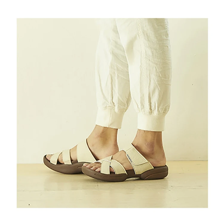 Hot Selling Fashion Leather Footwear Slippers Men Trekkers Sandals