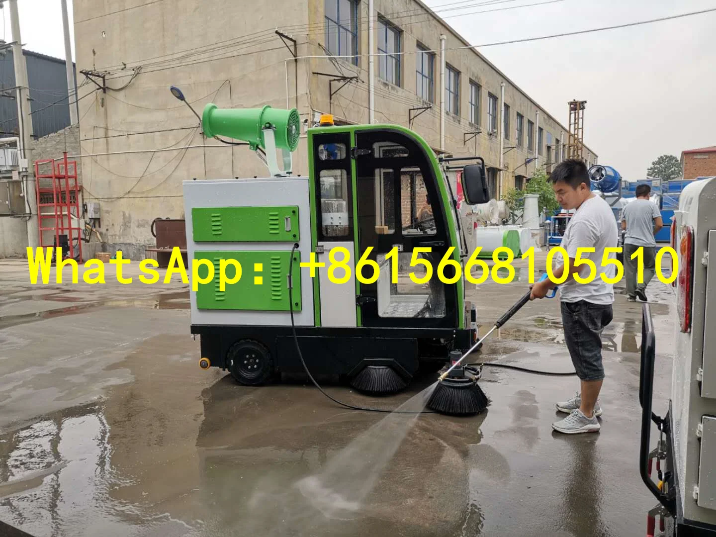 Road floor driving sweeper machine fully enclosed road sweeper Sweeping vacuuming  water spray automatic cleaning machine