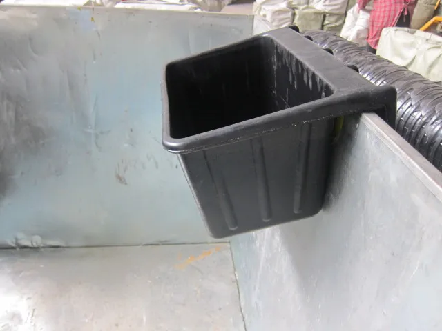 Fiber Reinforced Horse feeder equipment Hanging Manger rubber bucket