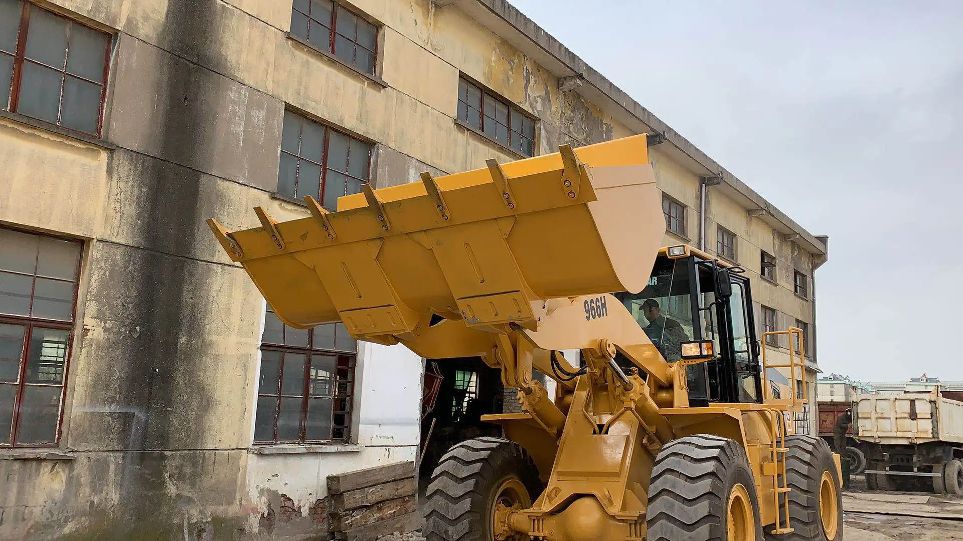
Used Wheel Loader 966H used payLOADER 