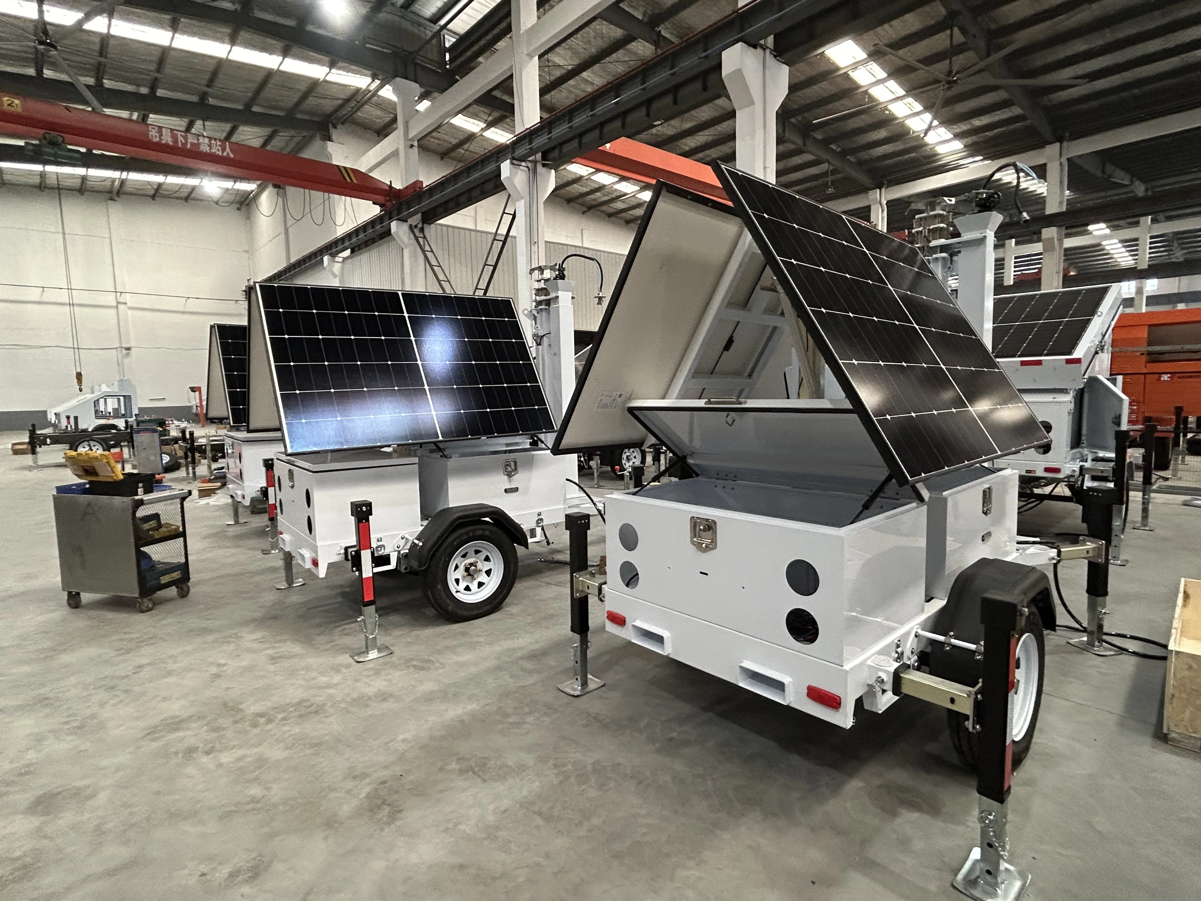 Solar-powered Portable Versatile Self-sufficient  Maintenance-free Outdoor Mobile 24/7 Surveillance trailer mounted CCTV