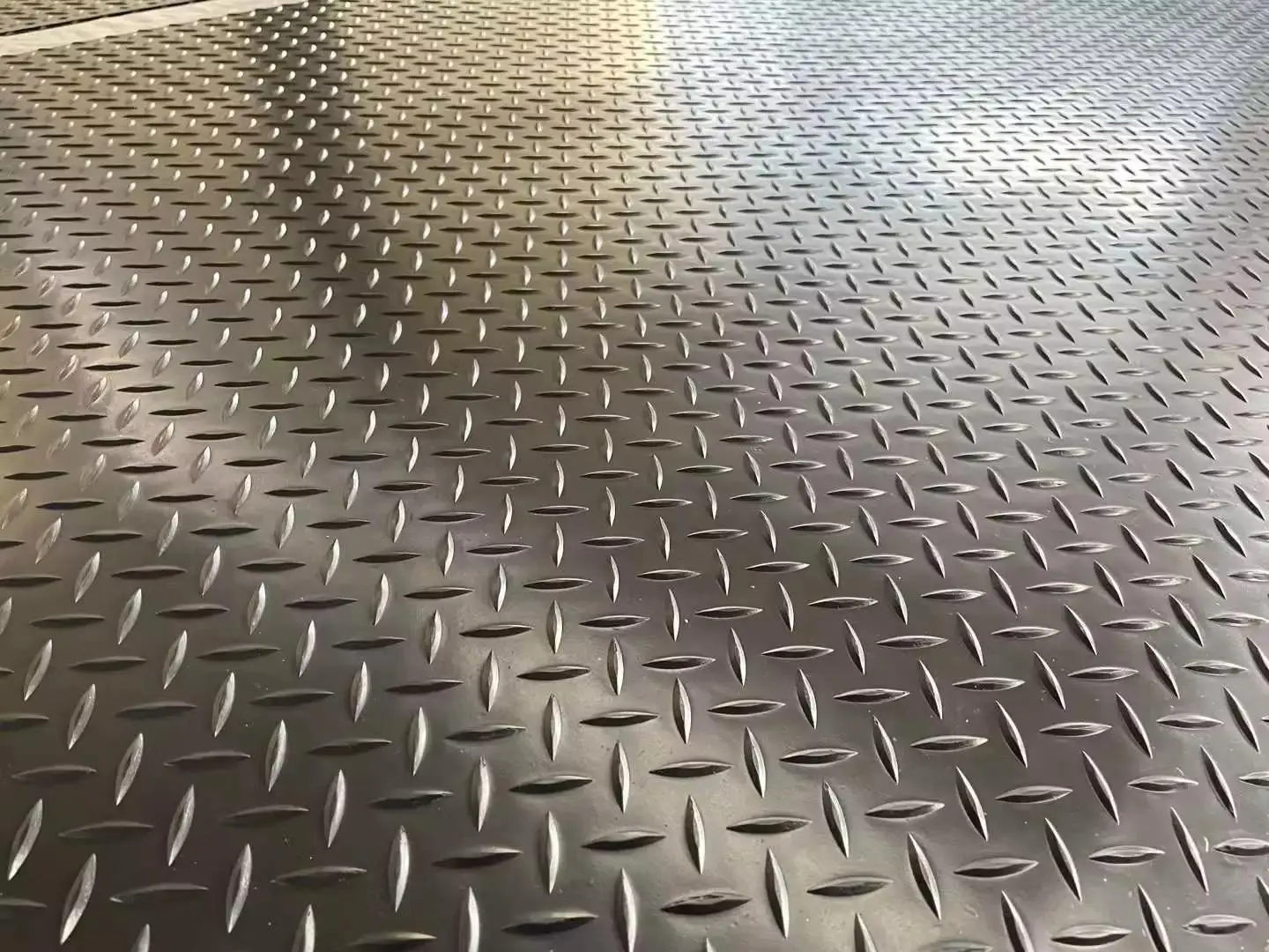 High quality willow leaf glue flooring garage floor mat black