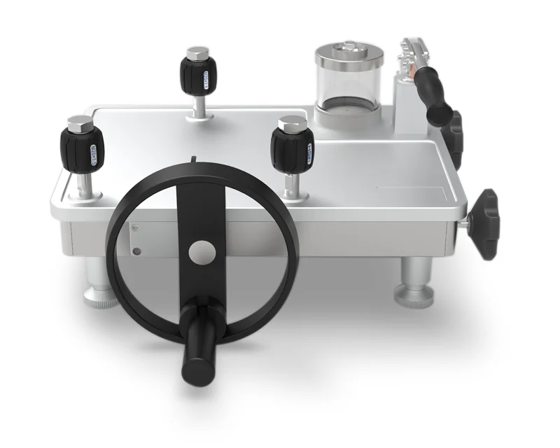 Comparison standard portable pressure calibrator pump