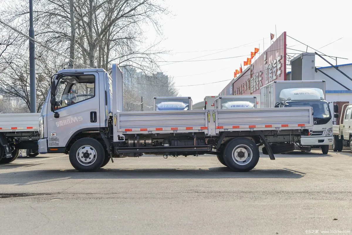 light truck 3 tons diesel engine cargo truck cargo van Foton era navigator m5