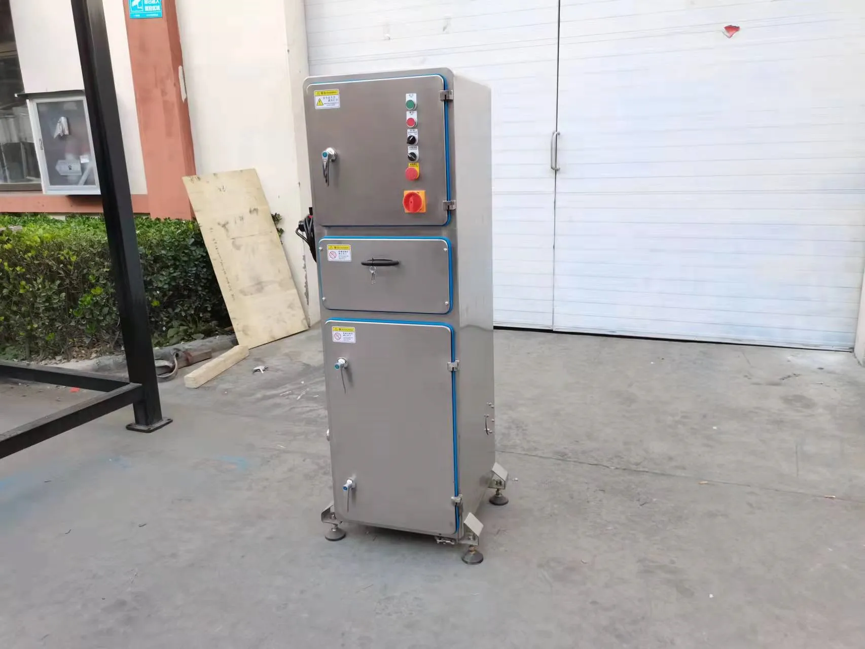 Stainless steel mobile dust collector for food industry