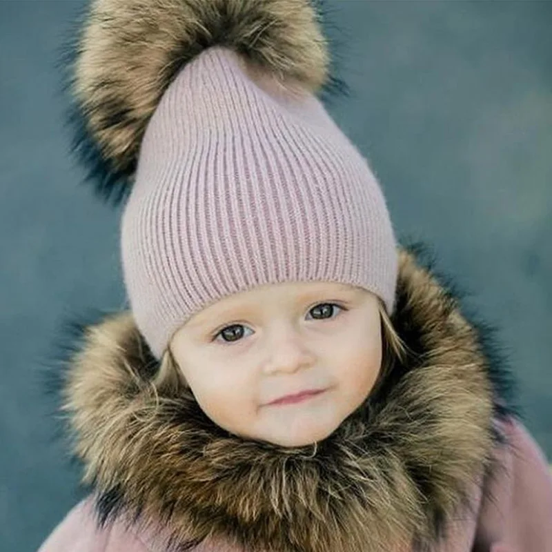 JS оптовая продажа Детские милое дизайнерское платье из ангоры с головным убором детская енота меховым помпоном От 1 до 5 лет, Зимняя Шапка-бини