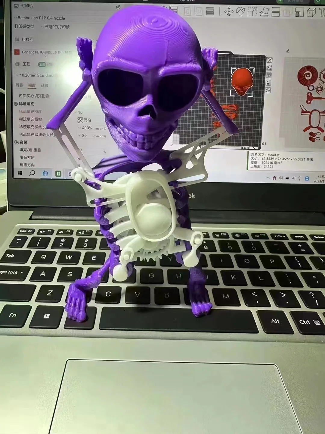 Novelty Halloween Skull Skeleton Dancing Winding Rotating Toy 3d Printed Shaking Head Sand Carving Skull Dance Toy With Candy