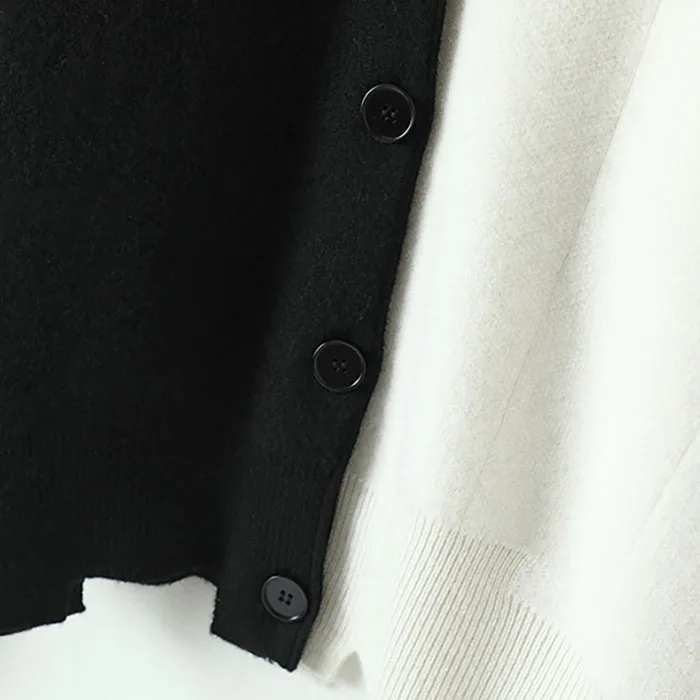 Black and white contrast loose V-neck women cashmere cardigan sweater