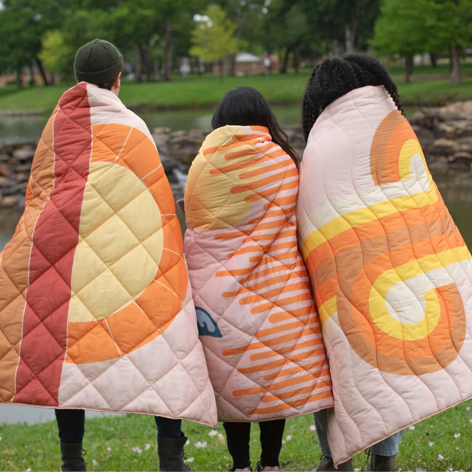 Top Quality Waterproof Lightweight Packable Puffy Outdoor Camping Hiking Travel Waterproof Nylon Down Alternative Blanket