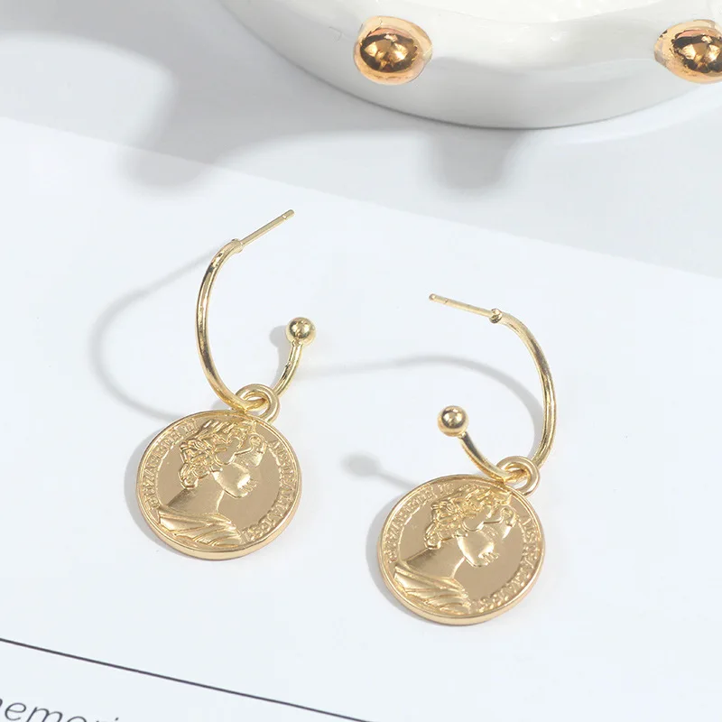 Hong Kong Style Retro Gold Coin Earrings Temperament Geometric Pearl Cool Wind Celebrity Lucky Coin Earrings For Women