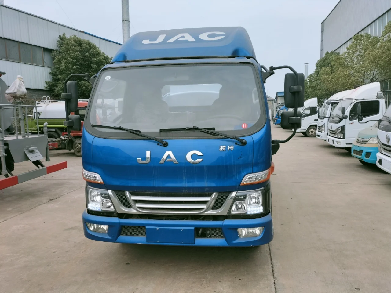 4x2 6000 liters Fuel Tanker Oil Refuel Truck Manufacturers Diesel Tanker Trucks