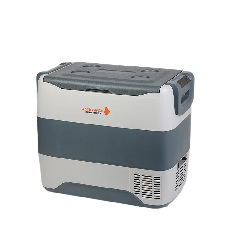 Portable car caravan truck fridge freezer for cool drink in