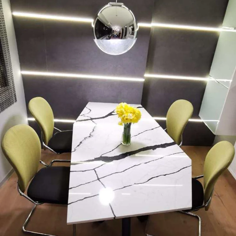 Новый дизайн сделанная человеком кварцевая каменная плита изготовленная на заказ полированная белая кухонная столешница