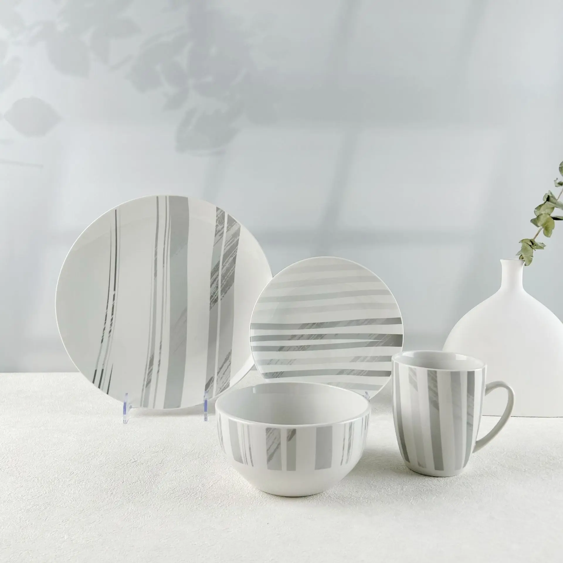 Wholesale porcelain tableware set European and American creative simple style bowls and plates tableware set ceramic decal set