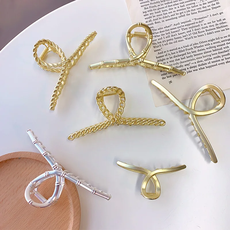 
Korean New Hair Claw Barrettes For Women Fashion Girl Metal Geometric Hollow Out Headwear Accessories Crab Clip 