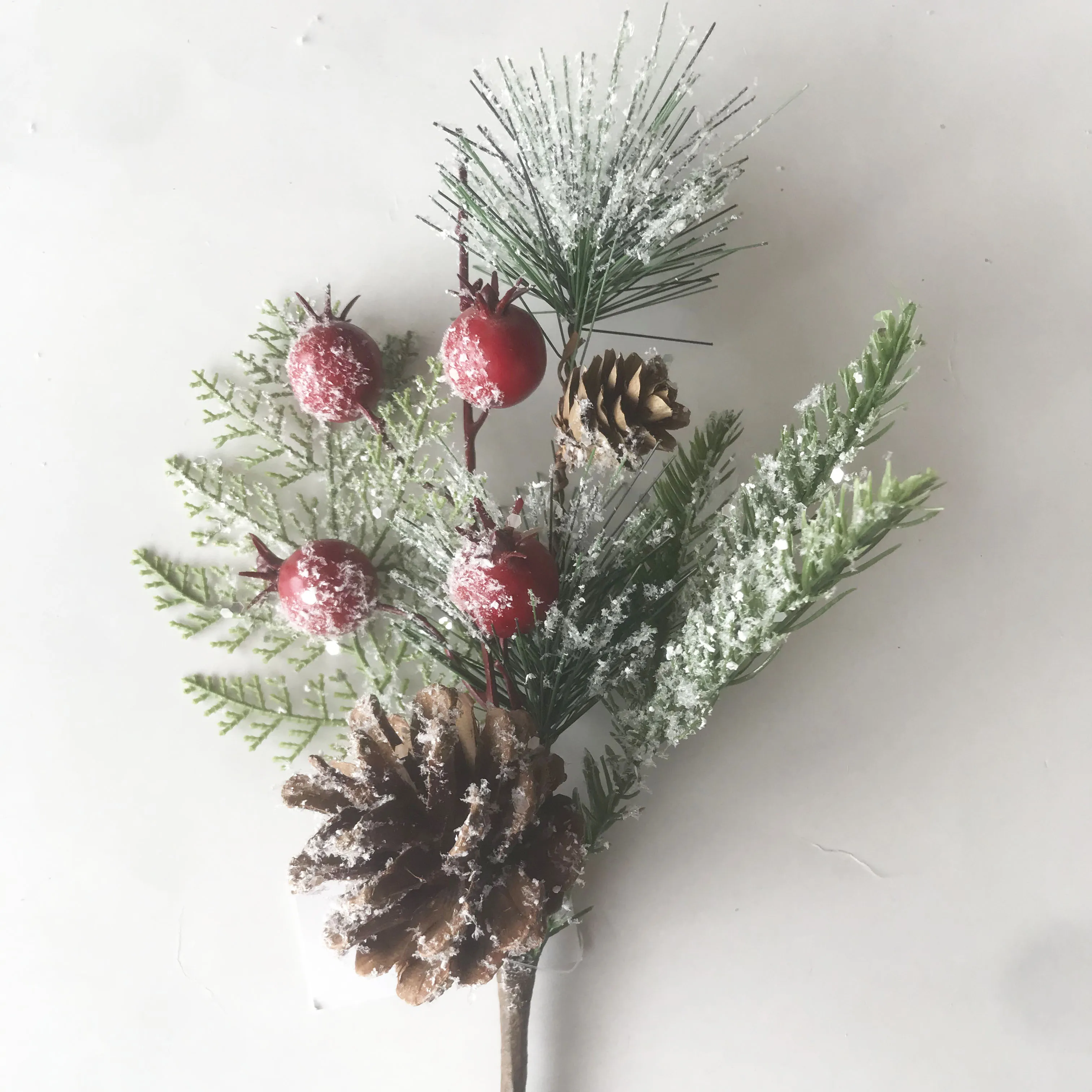 
Hot Selling Artificial Christmas Flower with pine nuts poinsettia berry pine branch with snow for flores de navidad decor 