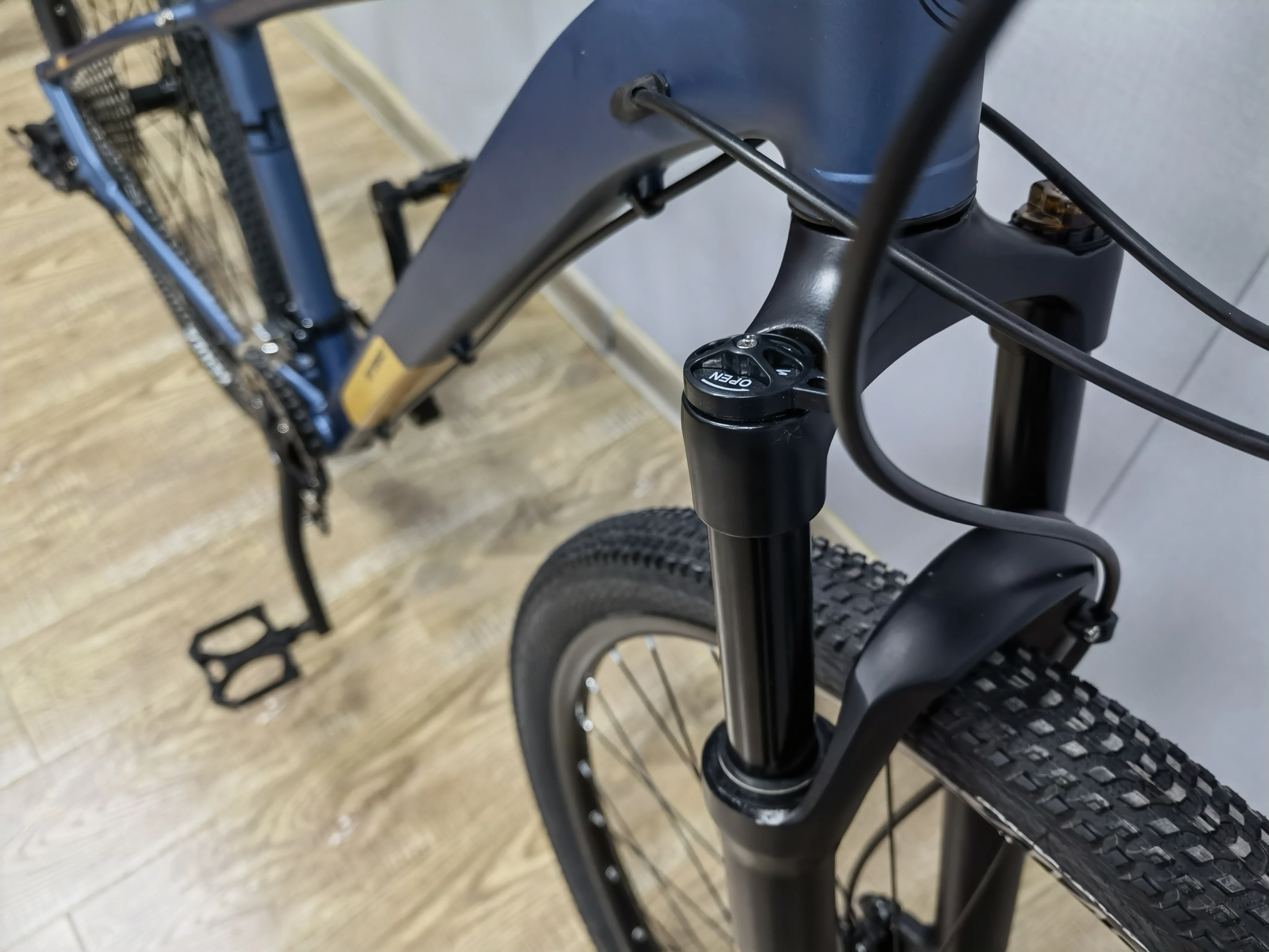 2023 MTBGOO High end 27.5 inch spokes wheels hydraulic disc brakes 12 speed suspension front fork mountain bike