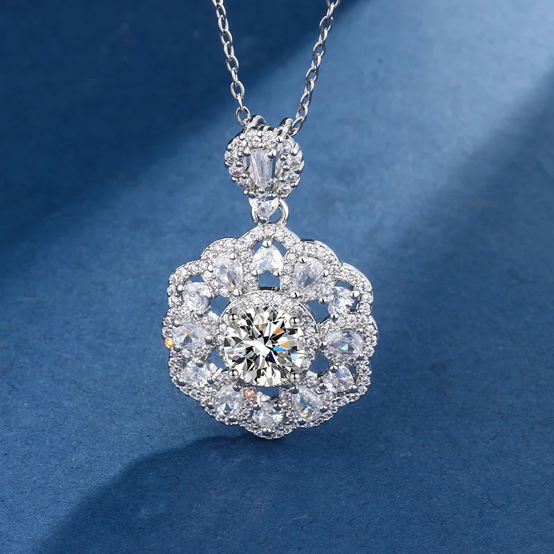 New diamond-filled Sun flower 2 carat pendant eight heart eight arrow zircon high-end luxury cross-border explosive petal