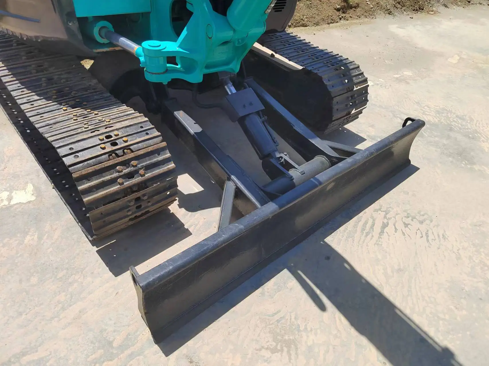 5.5 ton Mini digger Stable Performance Original Used Kobelco SK55 excavator in Shanghai Port
