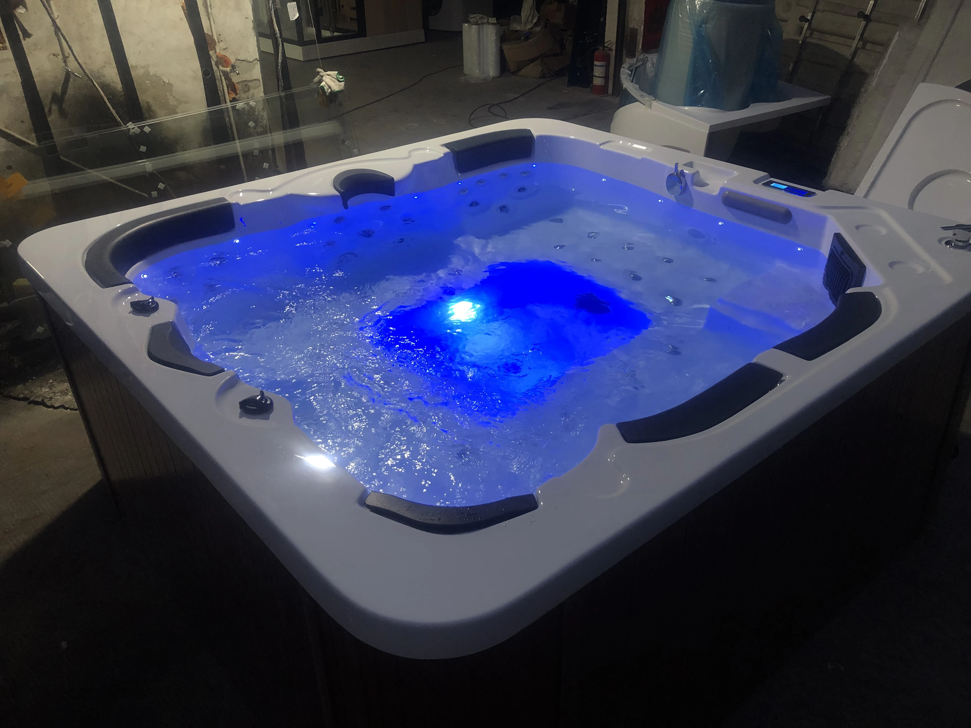 big yacuzzi whirlpool tub 7 person hot tube outdoor American acrylic jakuzi swim spa villa garden install hydromassage pool