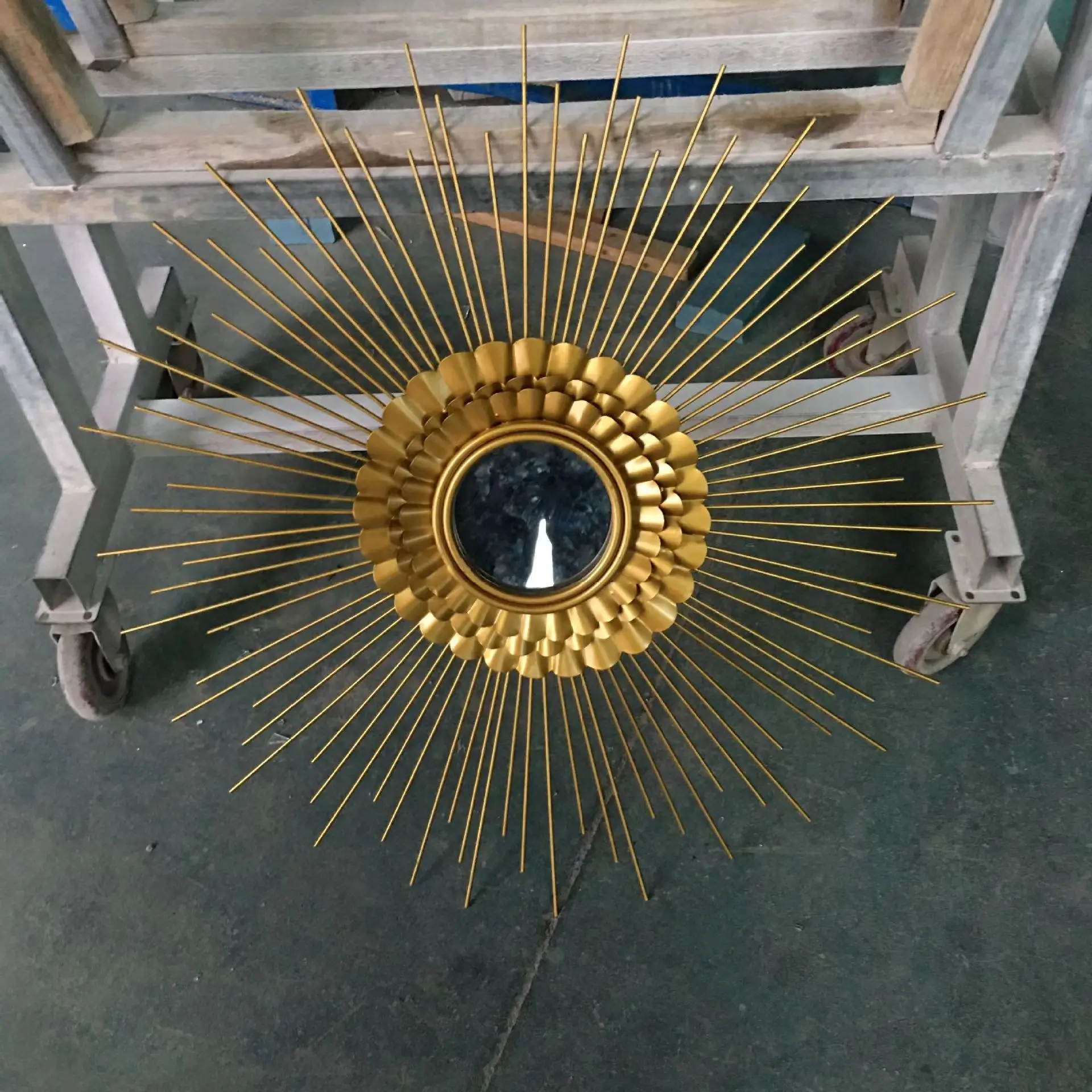 Factory Nordic Style Luxury Gold Wall Mirror Decoration 3D Sun Flower metal Wall Art Decor For home decor