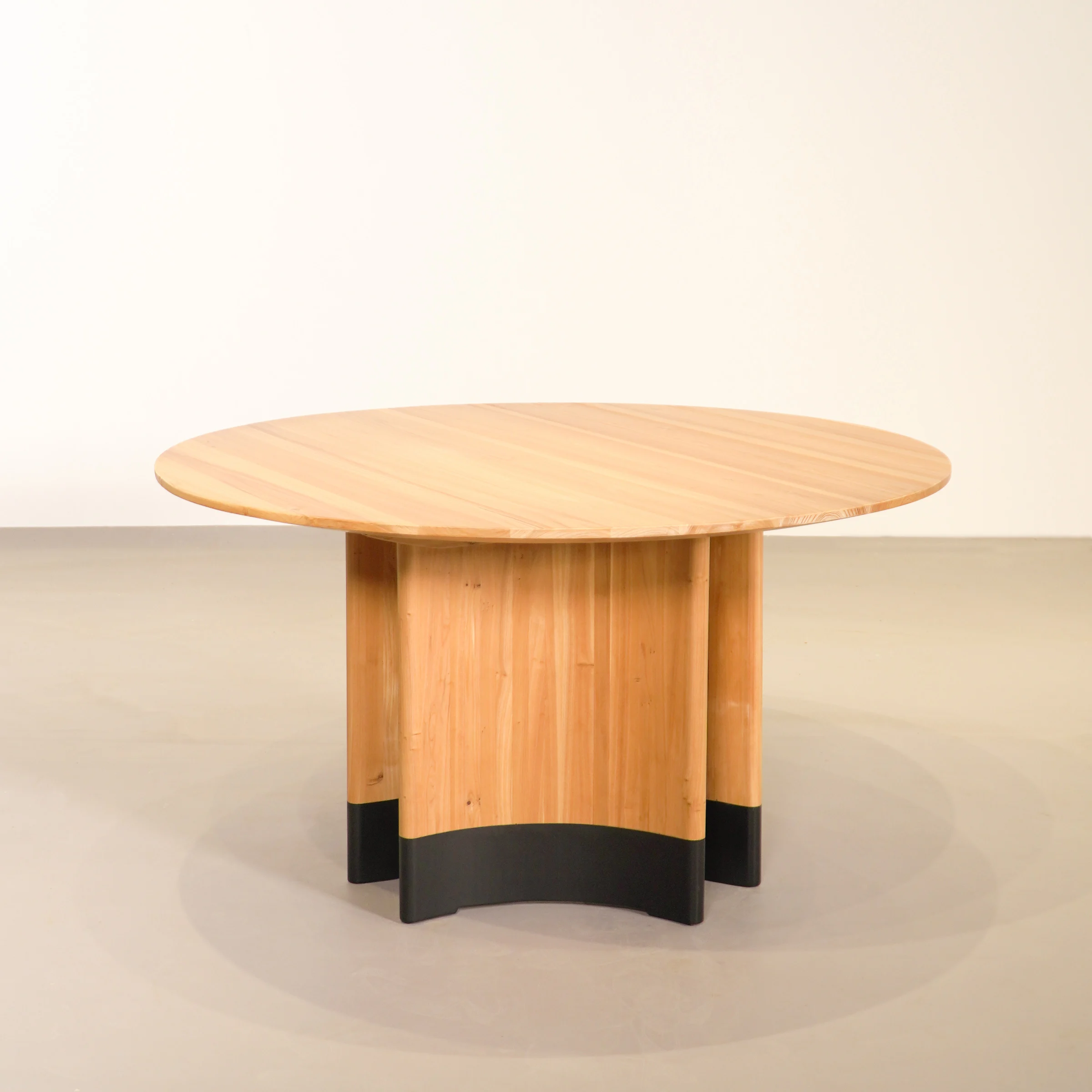 Round Wood Coffee Center Table, Side Table with Storage Open Shelf,2 Tier Solid Wooden Coffee Tables for Living Room