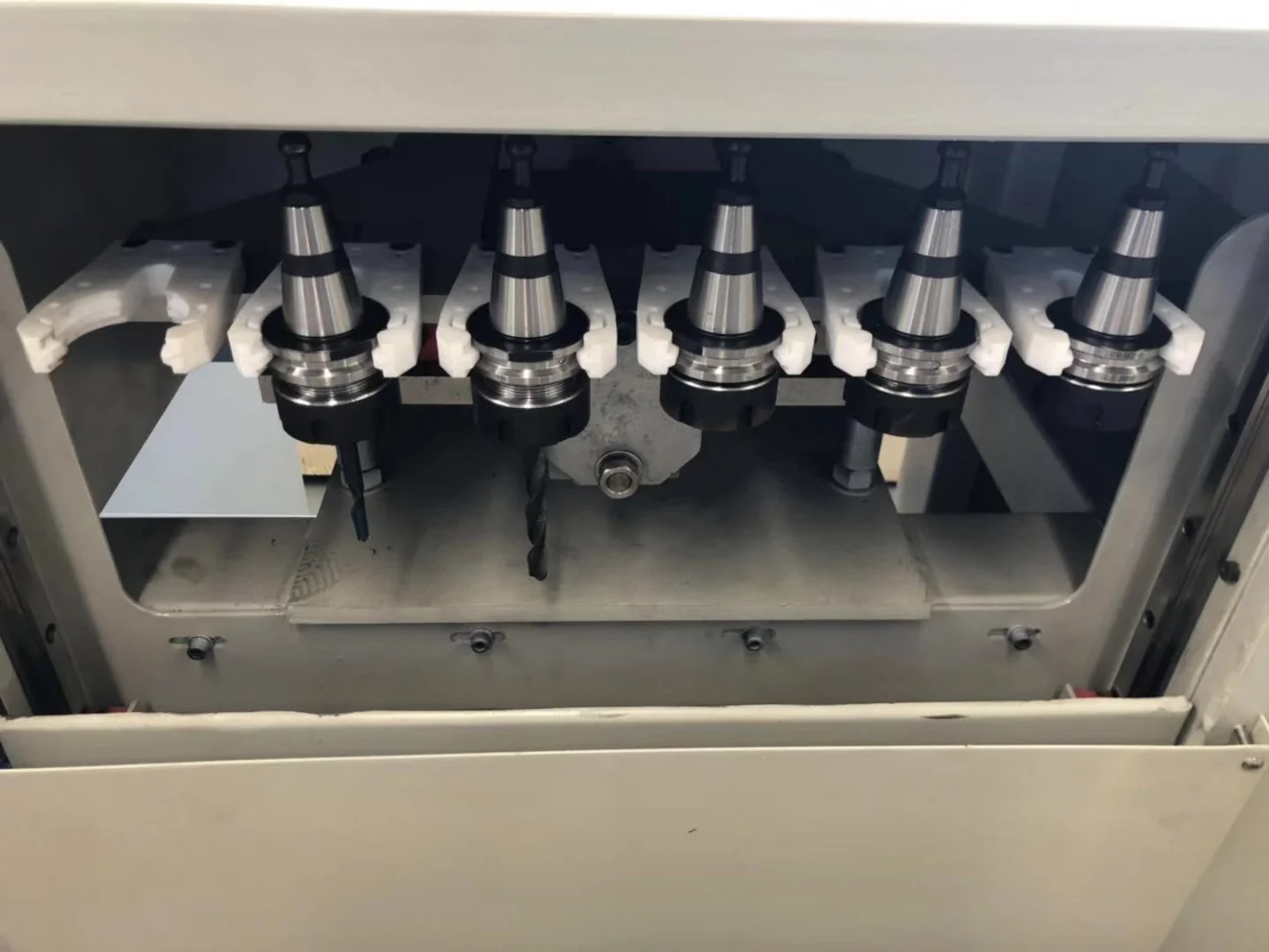 9 кВт Главный шпиндель высокоскоростное алюминиевое окно cnc фрезерный сверлильный станок с инструментами функция автоматической замены