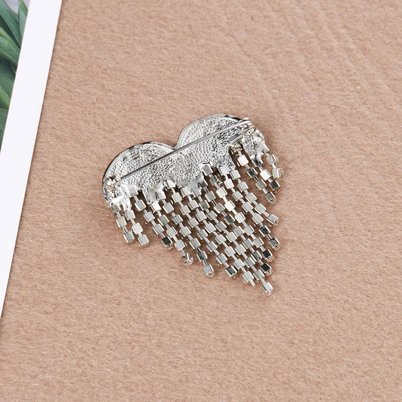New Arrival High Quality Gun Black Plated Red Crystal Rhinestones Heart Tassel Jewelry Brooch Pin