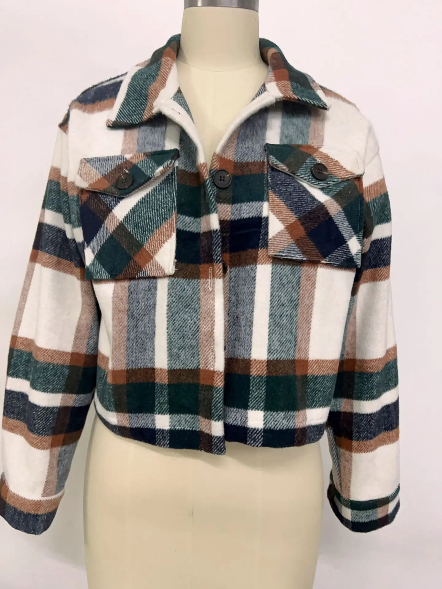Loveda Wholesale Winter Outdoor Button up Cropped Plaid Shacket Long Sleeve Fleece Jackets Women Teddy Coat