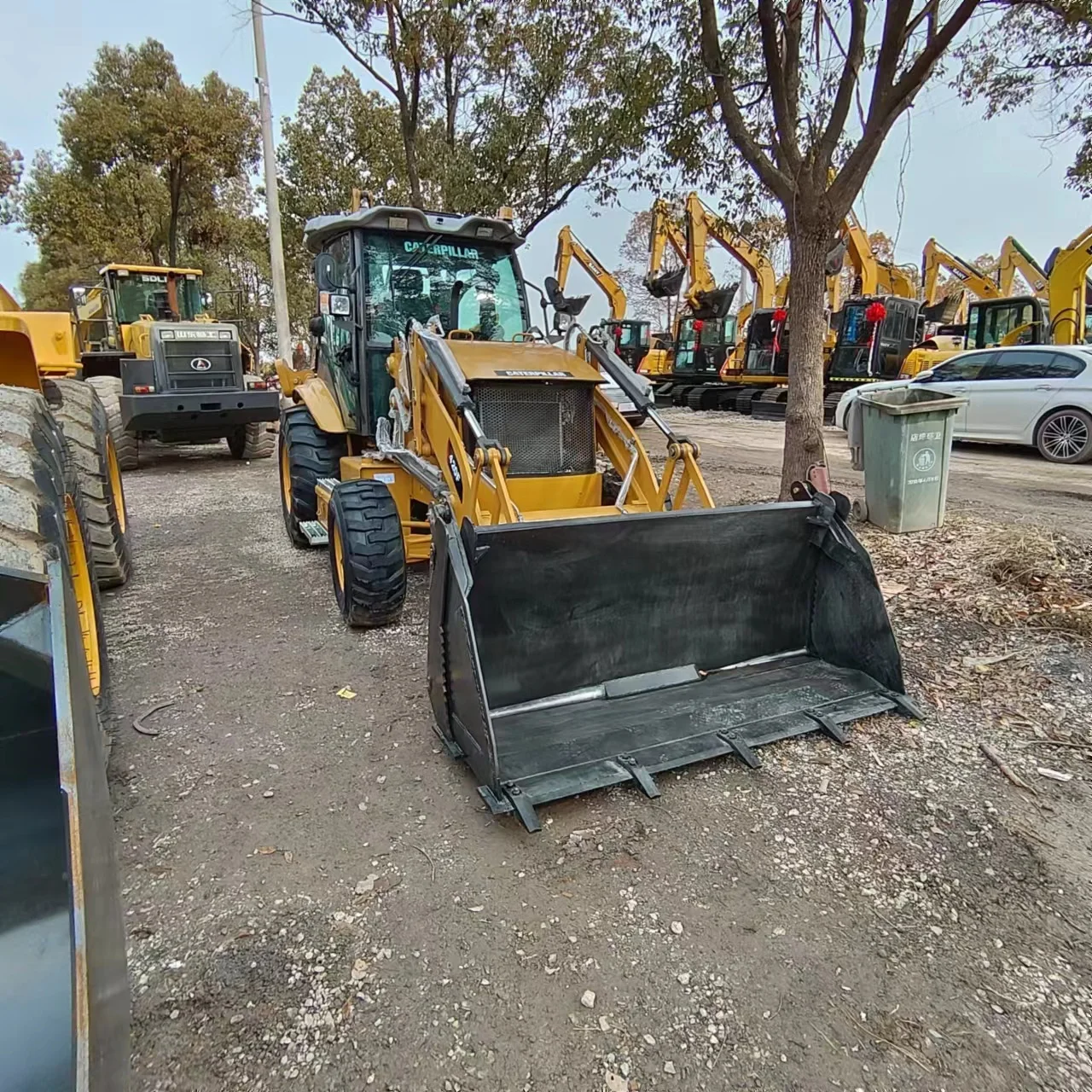 Экскаватор-погрузчик caterpillar 420f подержанная техника 2023 год