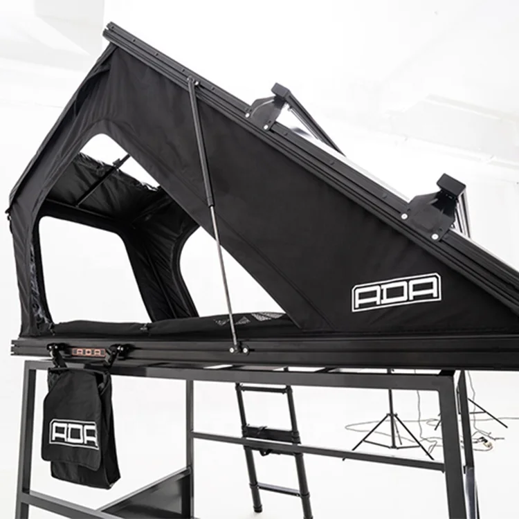 Палатка на крыше автомобиля для кемпинга
