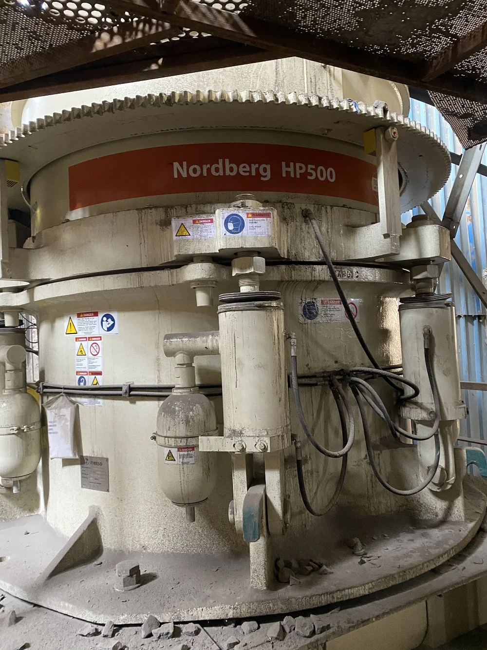 COPPERN Mining Machine Crushing Machine Large Capacity Multi-cylinder Hydraulic Cone Crusher Hard Rock Stone Crusher