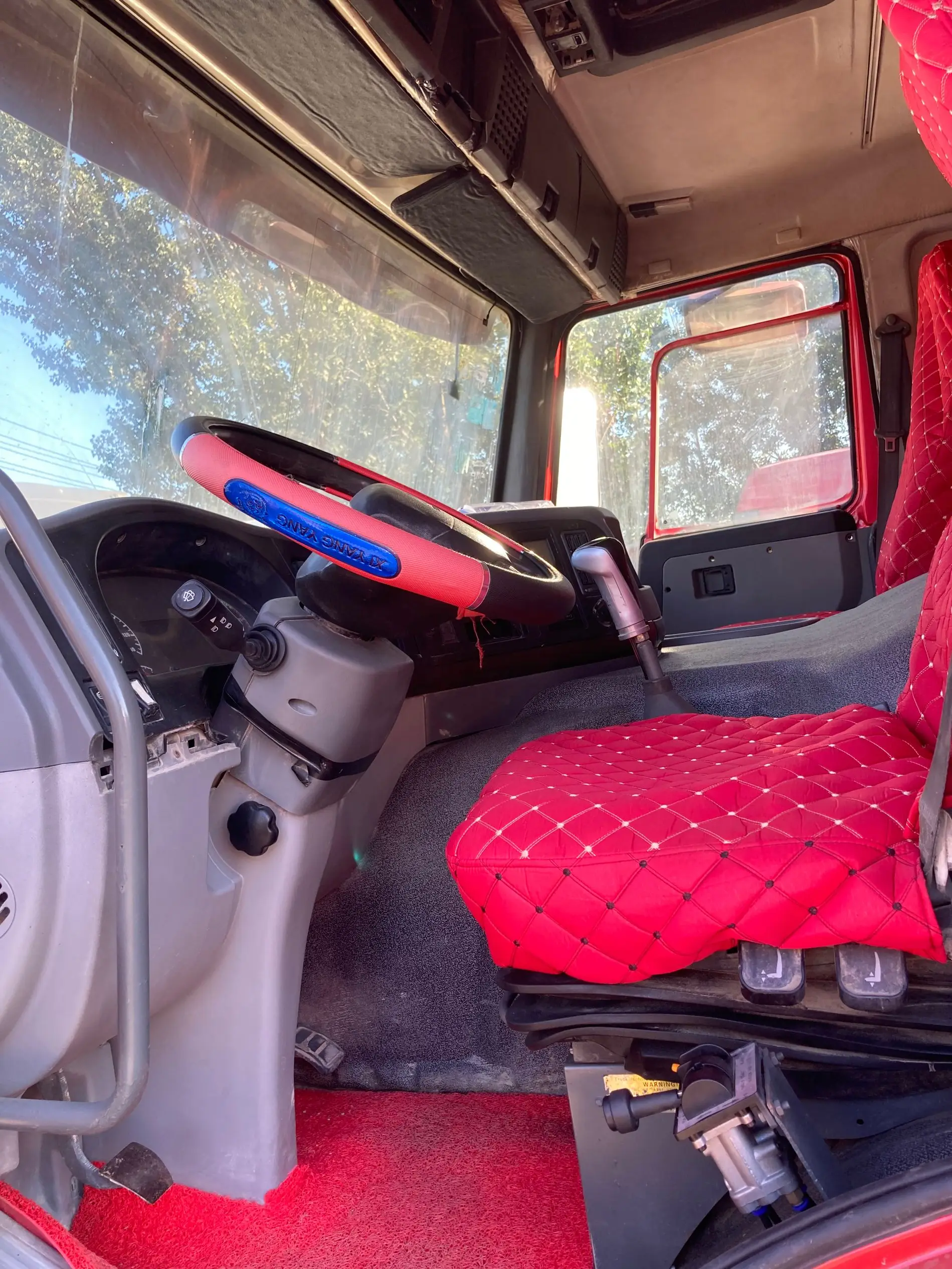 2021 High Quality  351 - 450hp Sinotruk HOWO 31 - 40T Dump Trucks Crane