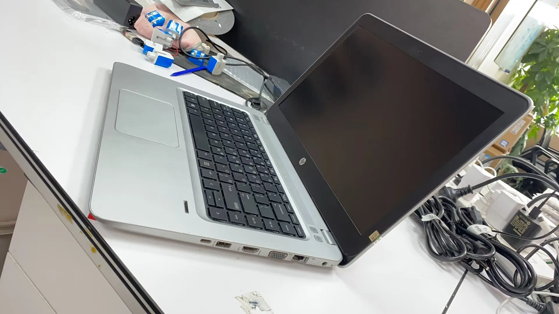 For HP-440 G4 95% brand new business laptop Intel Core i3-7th 4GB memory 128GB SSD 14 inches